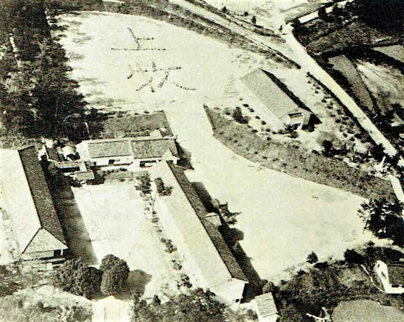 空から写した昔の上牧小学校です。