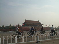 天安門と自転車